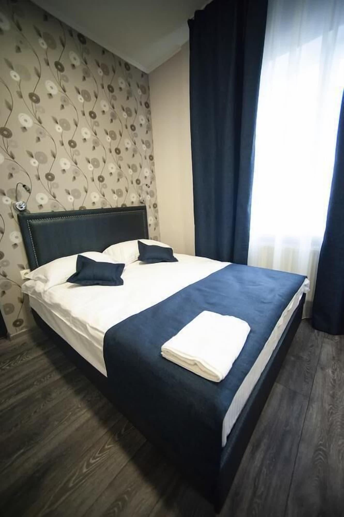 Vila Iris Hotel Chisinau Ngoại thất bức ảnh