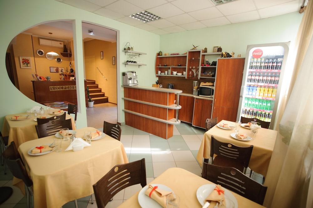 Vila Iris Hotel Chisinau Ngoại thất bức ảnh