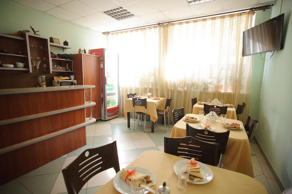 Vila Iris Hotel Chisinau Ngoại thất bức ảnh