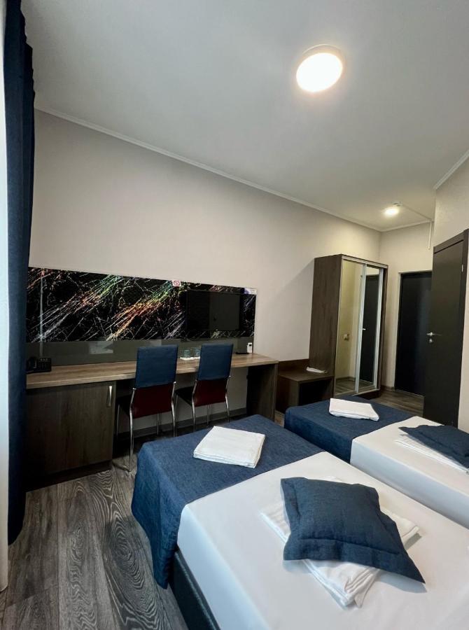 Vila Iris Hotel Chisinau Ngoại thất bức ảnh