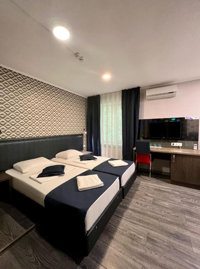 Vila Iris Hotel Chisinau Ngoại thất bức ảnh