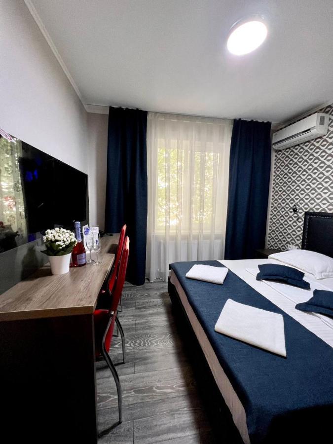 Vila Iris Hotel Chisinau Ngoại thất bức ảnh