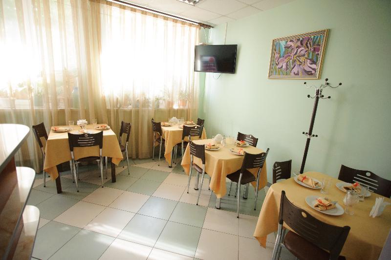 Vila Iris Hotel Chisinau Ngoại thất bức ảnh