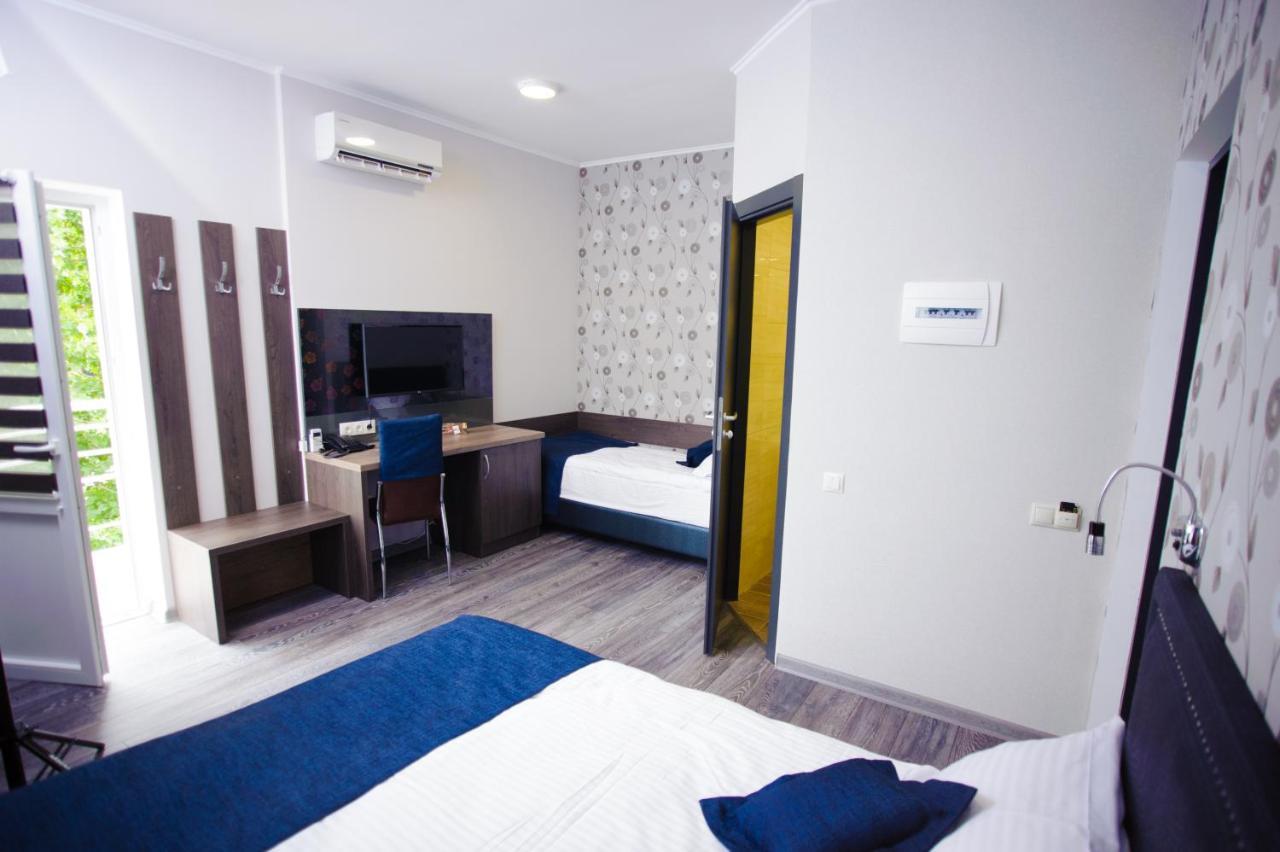 Vila Iris Hotel Chisinau Ngoại thất bức ảnh