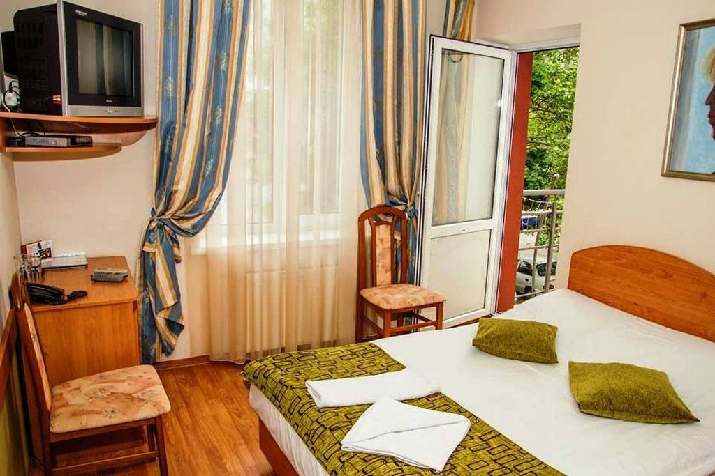 Vila Iris Hotel Chisinau Ngoại thất bức ảnh